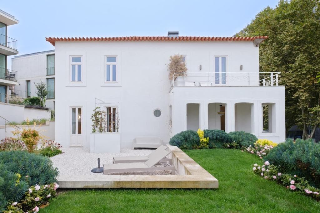 The garden and terraces at Reframe Stay thumbnail 4