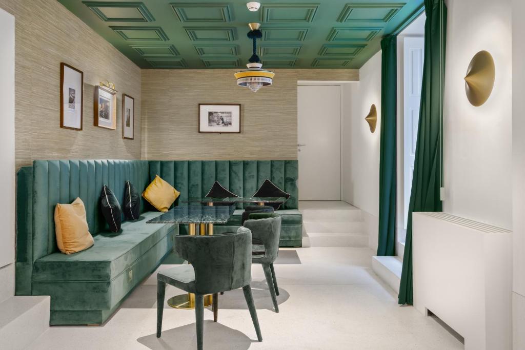 The lounge at Reframe Stay 1